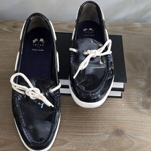 1056 Cole Haan Navy Blue Women Patent Leather Classic Boat Shoes White Laces 9B